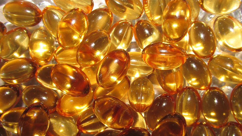 ¿Qué dicta cómo los suplementos de vitamina E afectan el riesgo de cáncer?